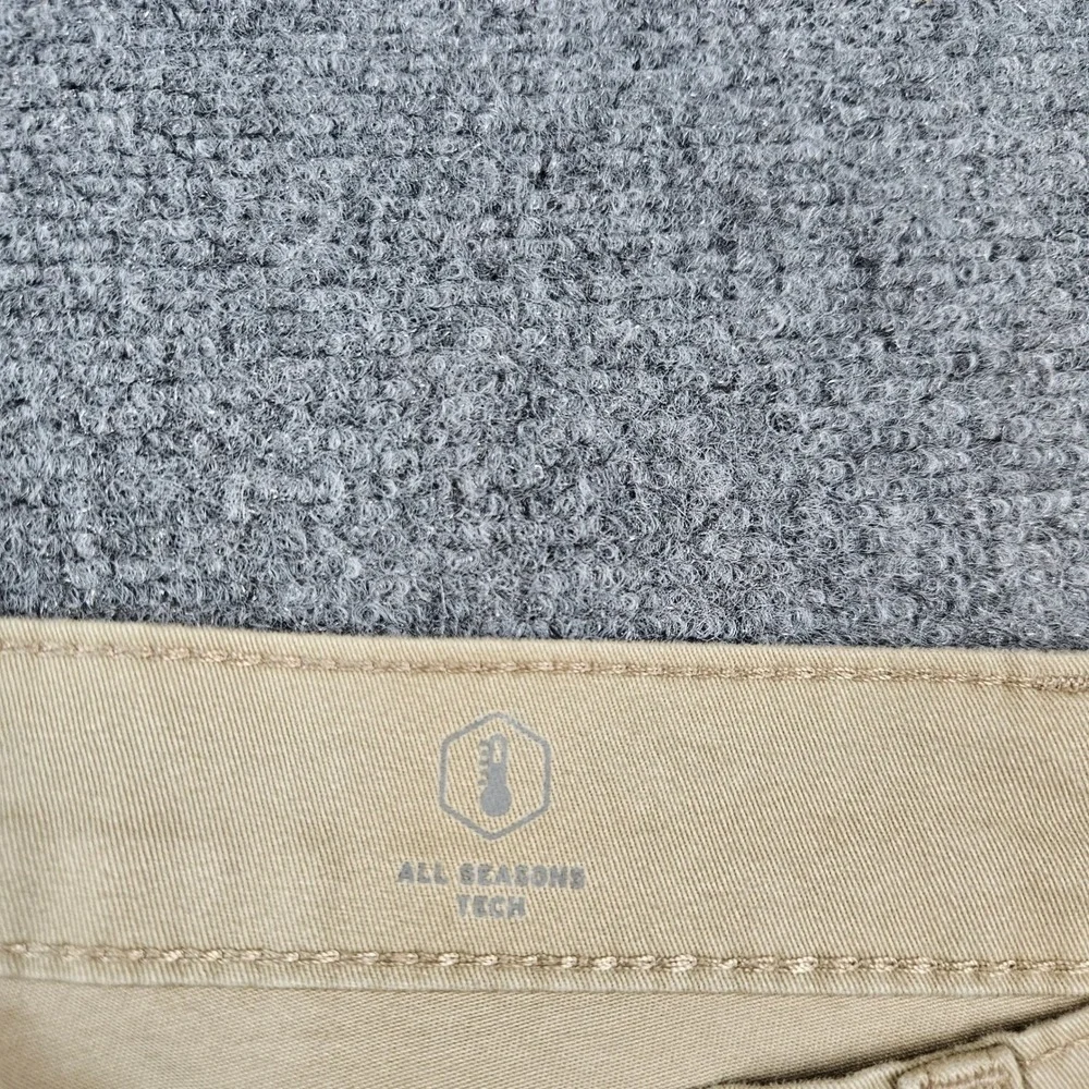 Levis 541 Athletic Taper All Seasons Tech Khaki Pants Mens 48x28 Tan Stretch